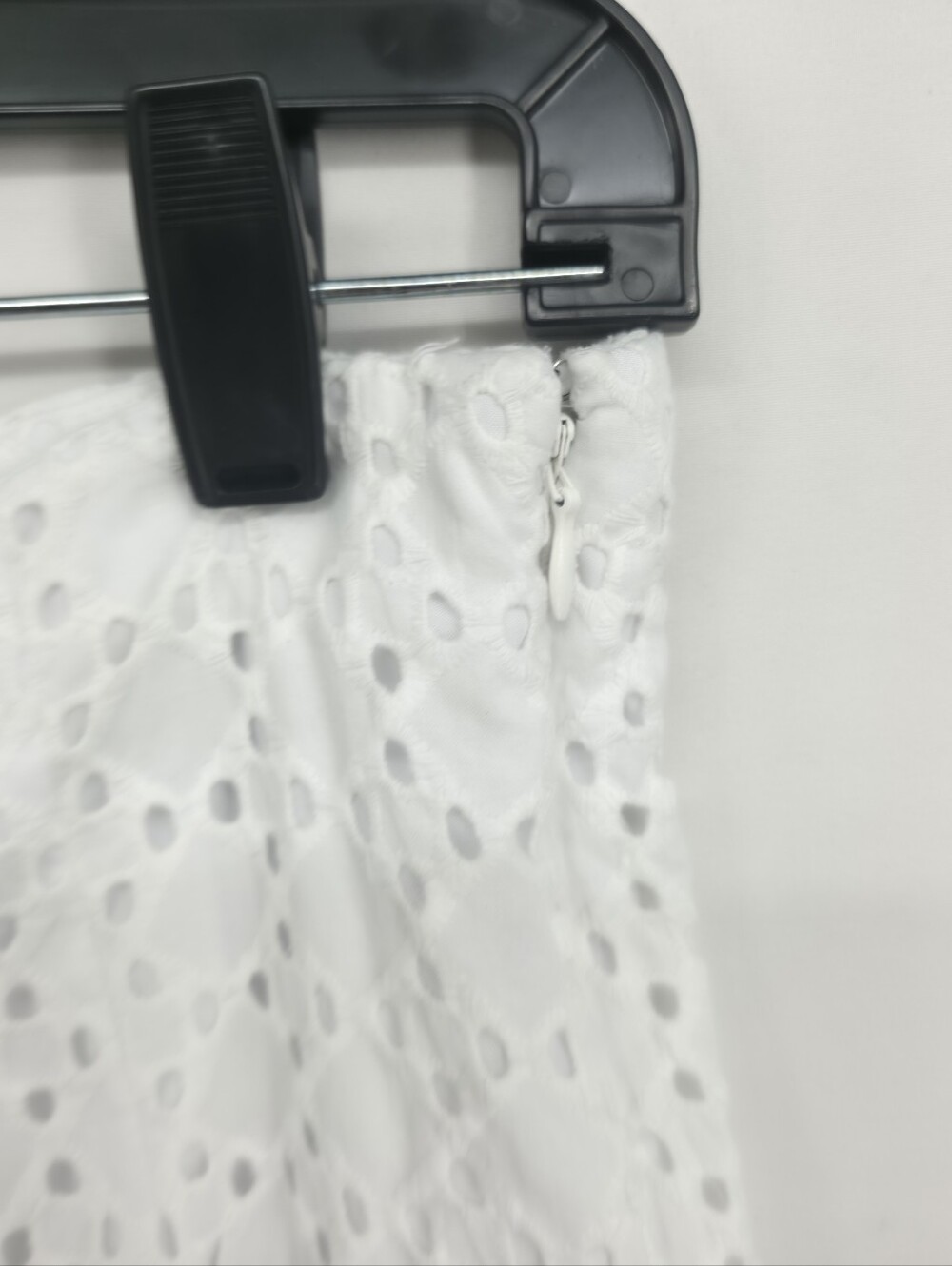 Ann Taylor Factory White Eyelet Cotton Straight Leg Crop Pants Lined Size 6 - Picture 6 of 15